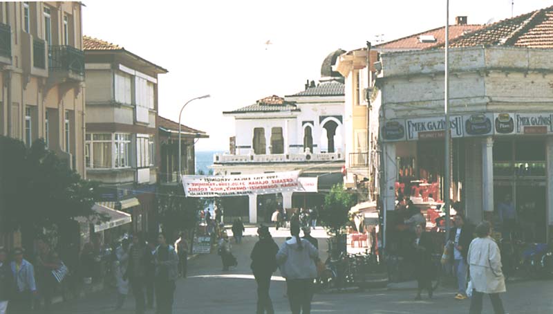 B&uuml;y&uuml;kada street
